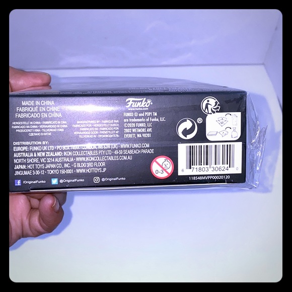 Funko POP! Enamel pin Marvel 02 Thanos New in Box - Picture 5 of 7